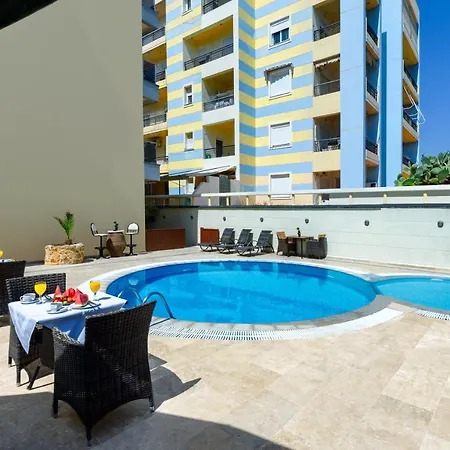 Comfort Apartahotel 4*